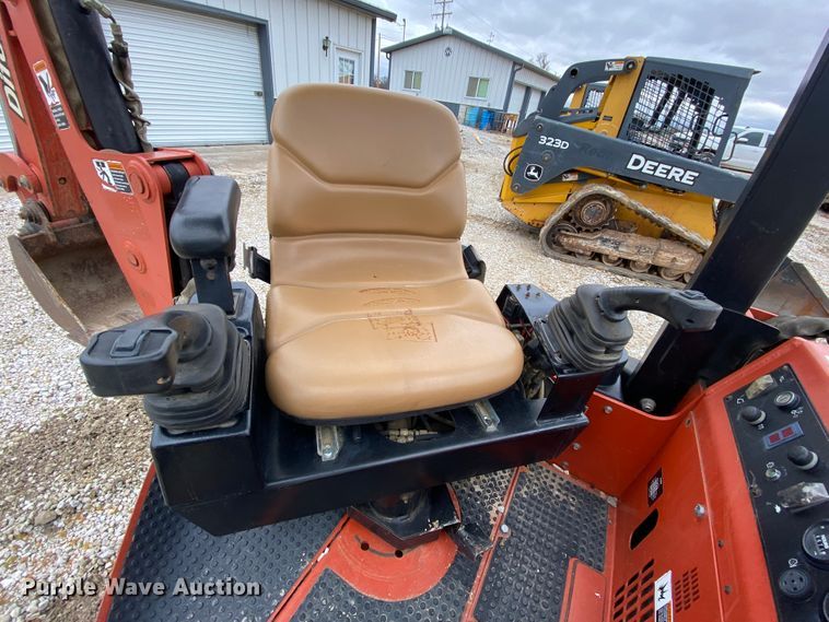 image for item HR9351 2006 Ditch Witch XT850  mini excavator / tool carrier