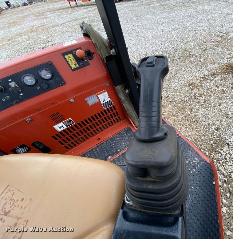 image for item HR9351 2006 Ditch Witch XT850  mini excavator / tool carrier