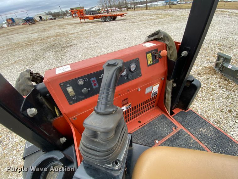 image for item HR9351 2006 Ditch Witch XT850  mini excavator / tool carrier