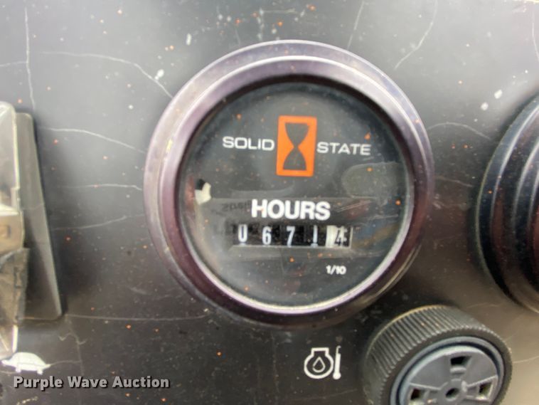 image for item HR9351 2006 Ditch Witch XT850  mini excavator / tool carrier