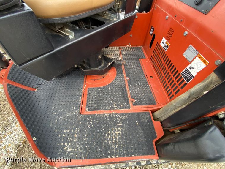 image for item HR9351 2006 Ditch Witch XT850  mini excavator / tool carrier