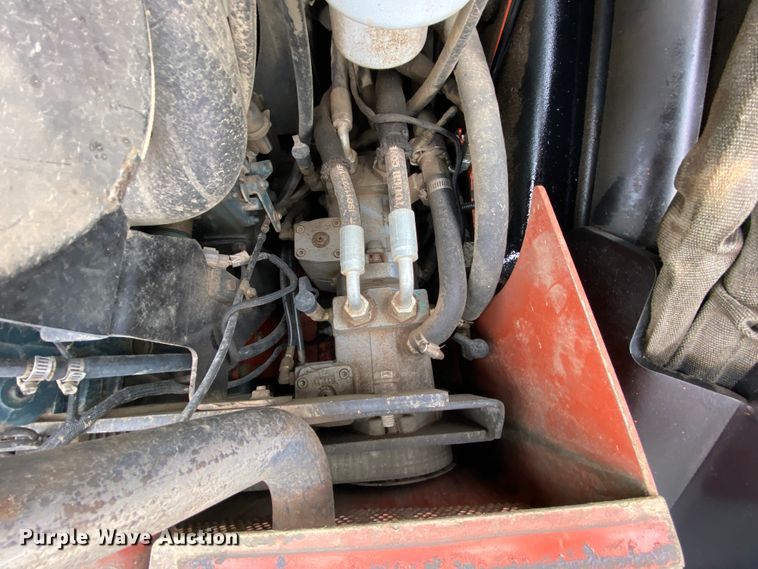 image for item HR9351 2006 Ditch Witch XT850  mini excavator / tool carrier