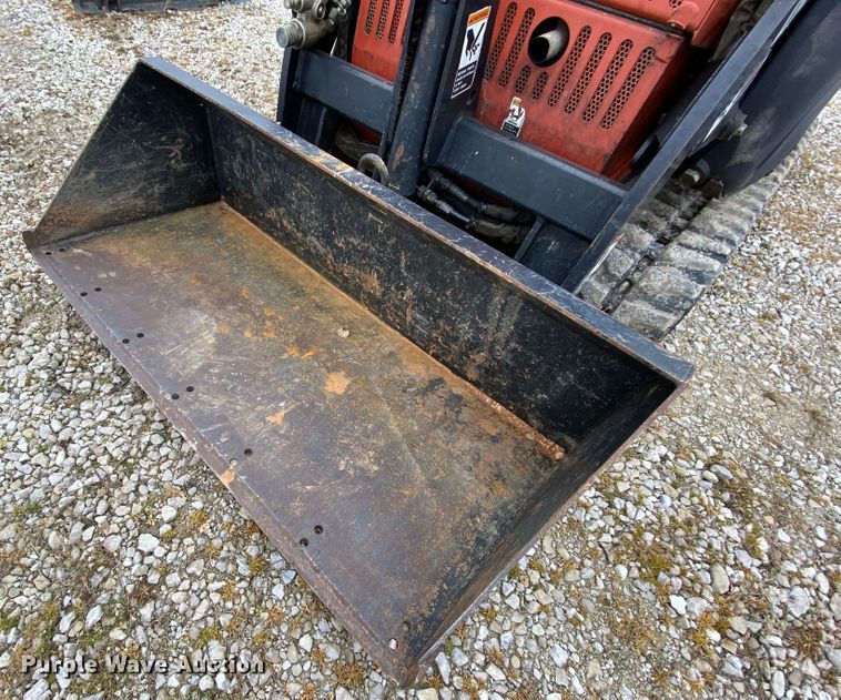 image for item HR9351 2006 Ditch Witch XT850  mini excavator / tool carrier