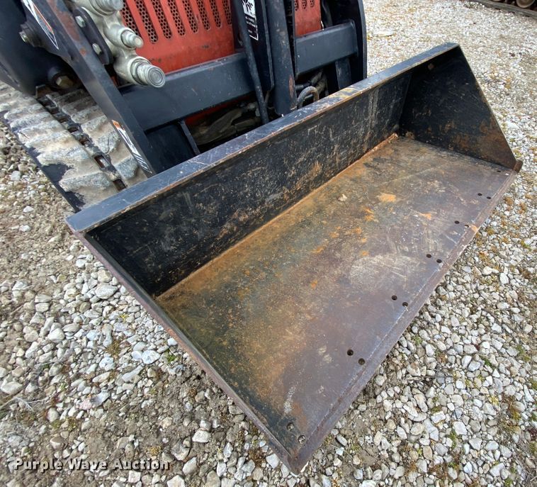 image for item HR9351 2006 Ditch Witch XT850  mini excavator / tool carrier