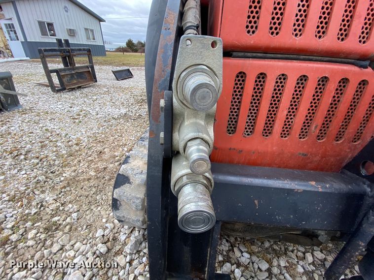 image for item HR9351 2006 Ditch Witch XT850  mini excavator / tool carrier