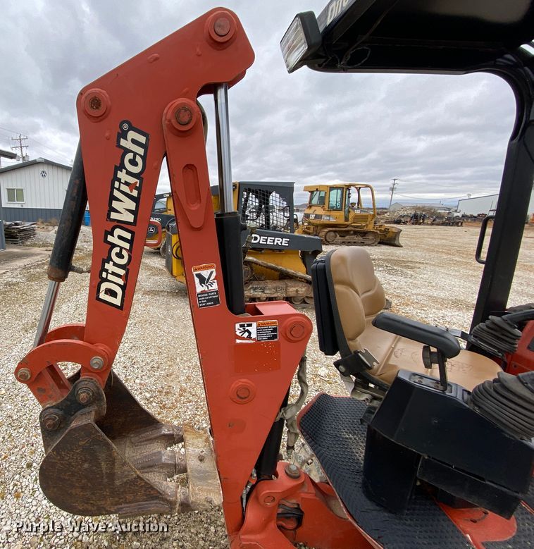 image for item HR9351 2006 Ditch Witch XT850  mini excavator / tool carrier