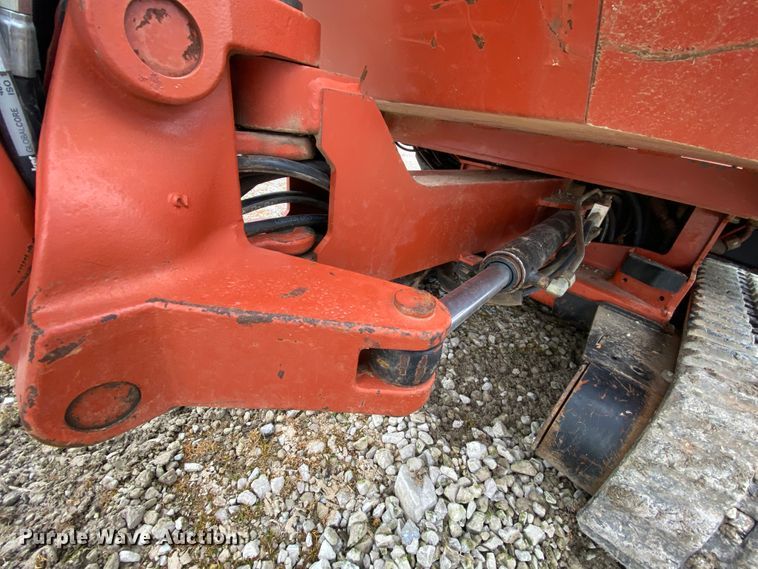 image for item HR9351 2006 Ditch Witch XT850  mini excavator / tool carrier