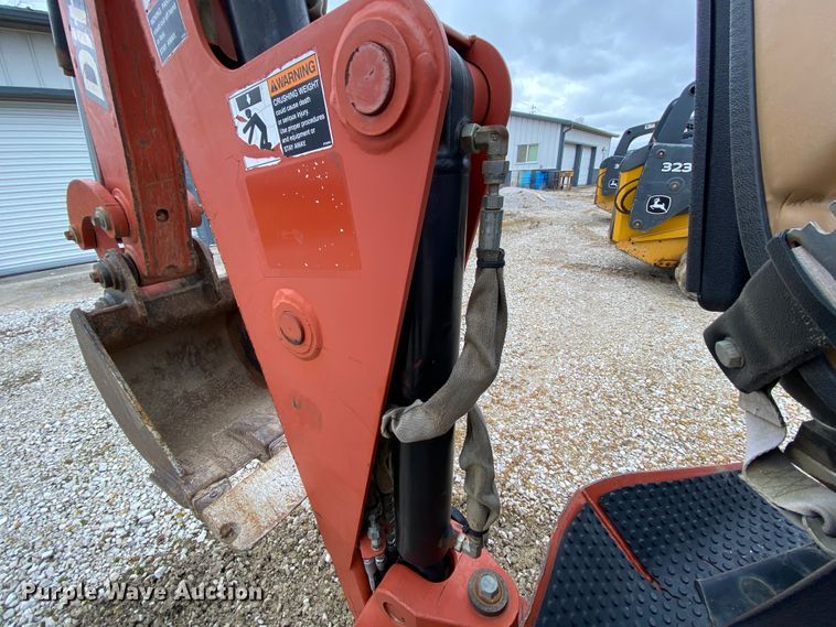 image for item HR9351 2006 Ditch Witch XT850  mini excavator / tool carrier