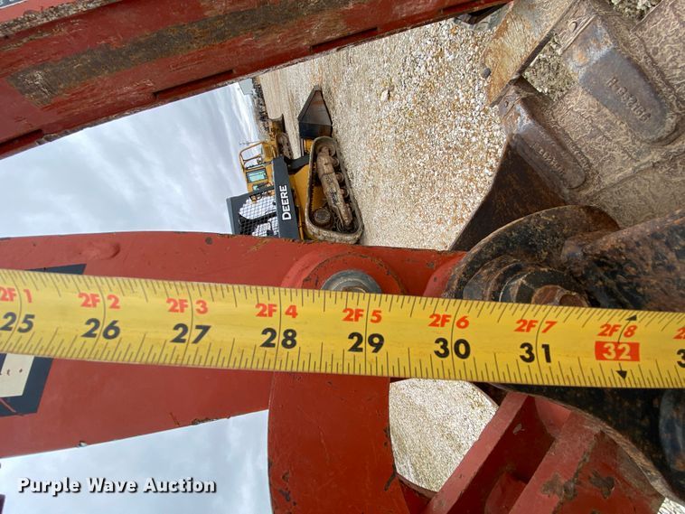 image for item HR9351 2006 Ditch Witch XT850  mini excavator / tool carrier