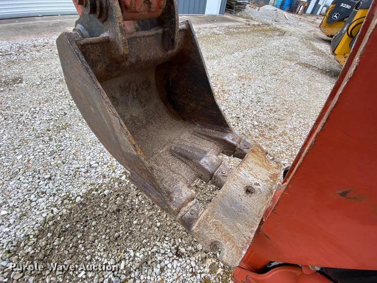 image for item HR9351 2006 Ditch Witch XT850  mini excavator / tool carrier