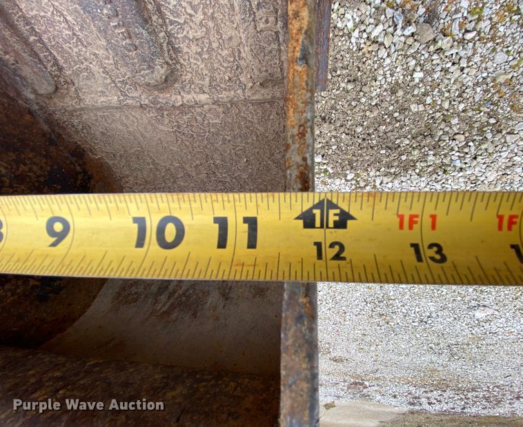 image for item HR9351 2006 Ditch Witch XT850  mini excavator / tool carrier