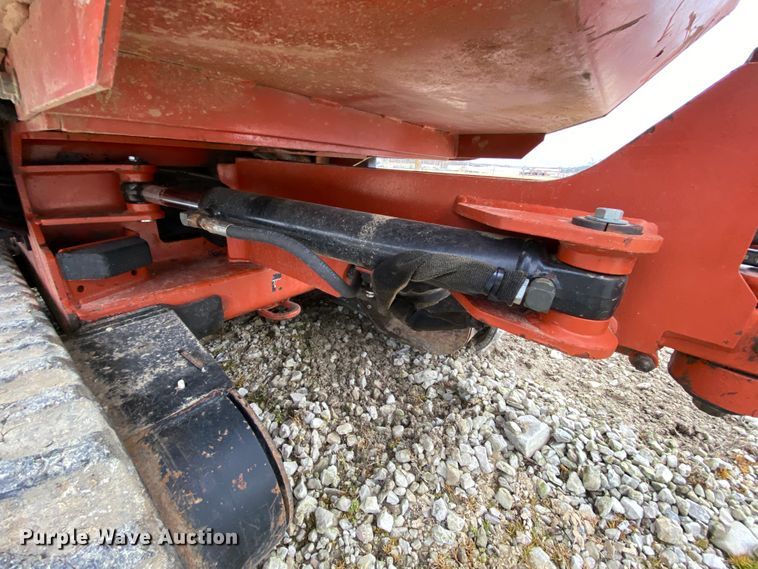 image for item HR9351 2006 Ditch Witch XT850  mini excavator / tool carrier