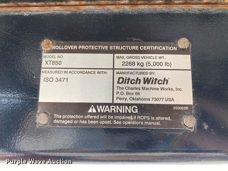 image for item HR9351 2006 Ditch Witch XT850  mini excavator / tool carrier