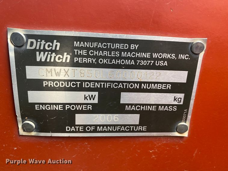 image for item HR9351 2006 Ditch Witch XT850  mini excavator / tool carrier