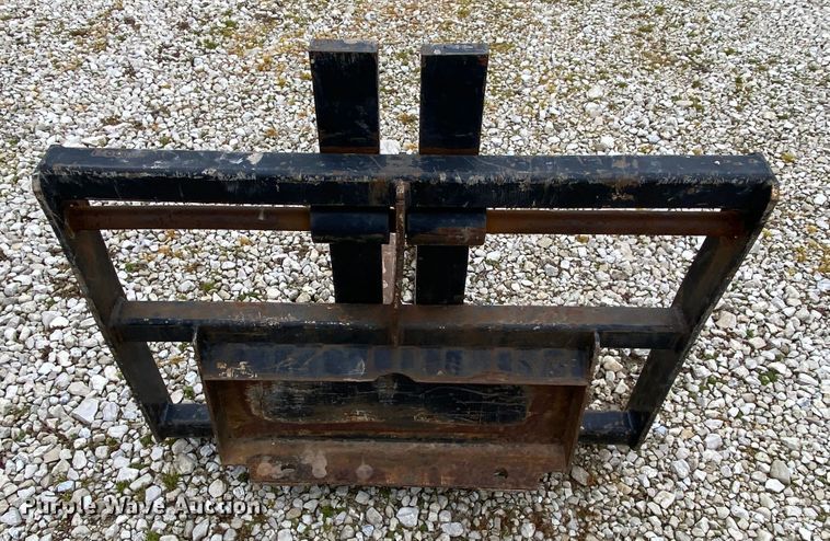 image for item HR9351 2006 Ditch Witch XT850  mini excavator / tool carrier