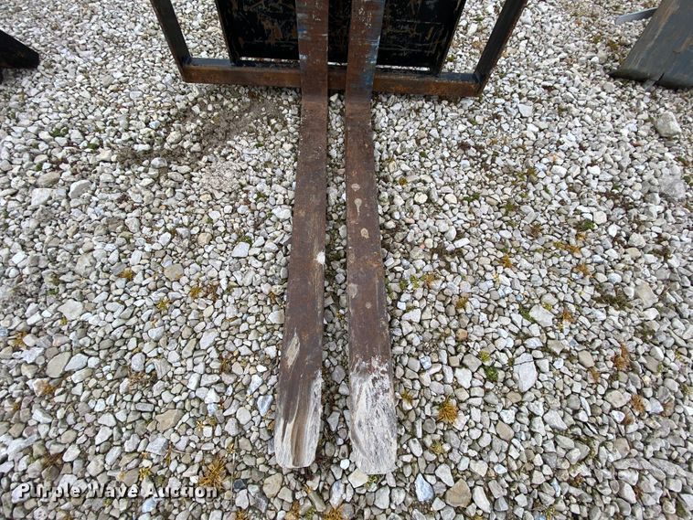 image for item HR9351 2006 Ditch Witch XT850  mini excavator / tool carrier