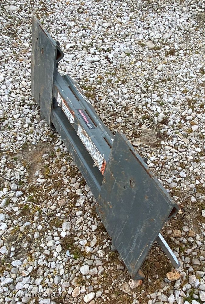 image for item HR9351 2006 Ditch Witch XT850  mini excavator / tool carrier