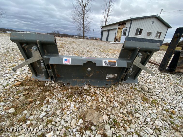 image for item HR9351 2006 Ditch Witch XT850  mini excavator / tool carrier