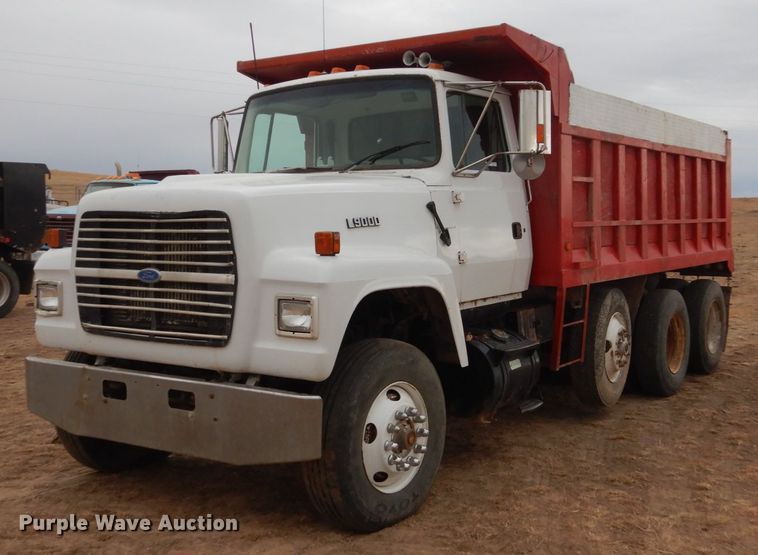 image for item HS9767 1995 Ford LT9000  dump truck