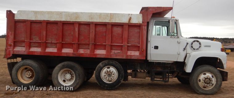 image for item HS9767 1995 Ford LT9000  dump truck