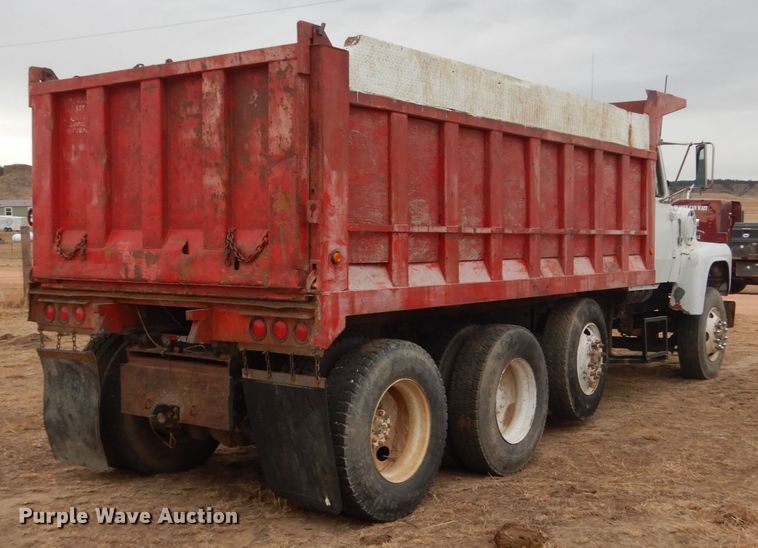 image for item HS9767 1995 Ford LT9000  dump truck