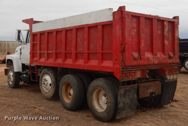 image for item HS9767 1995 Ford LT9000  dump truck