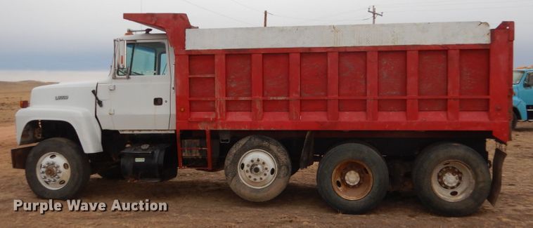 image for item HS9767 1995 Ford LT9000  dump truck