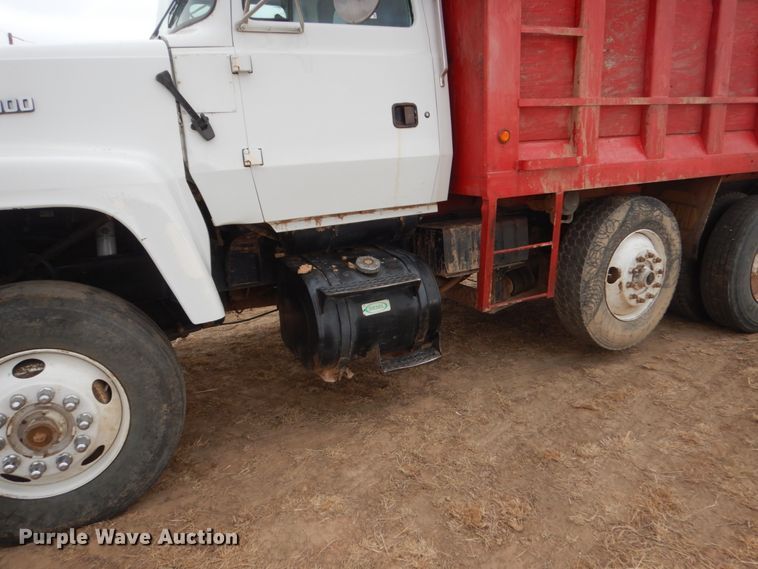 image for item HS9767 1995 Ford LT9000  dump truck