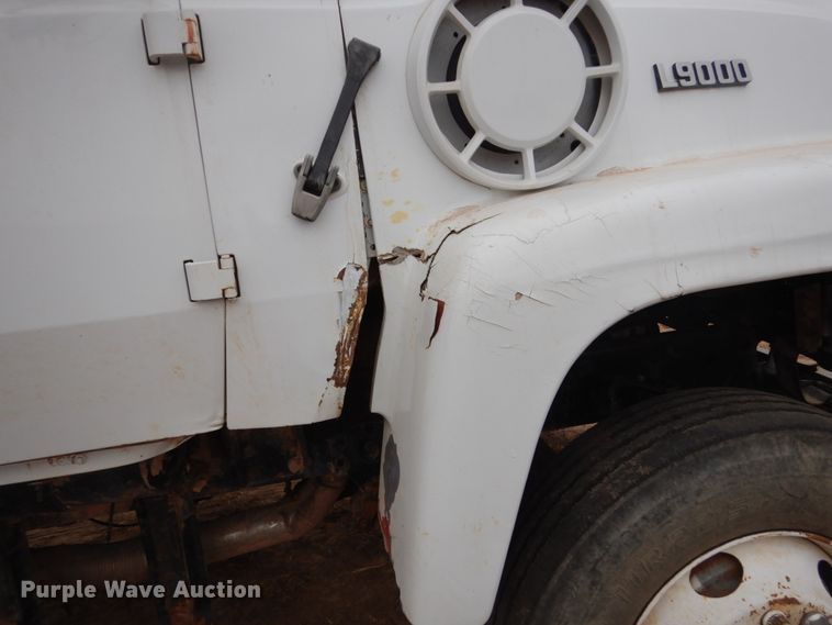 image for item HS9767 1995 Ford LT9000  dump truck