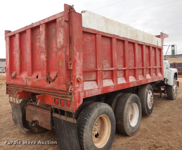 image for item HS9767 1995 Ford LT9000  dump truck