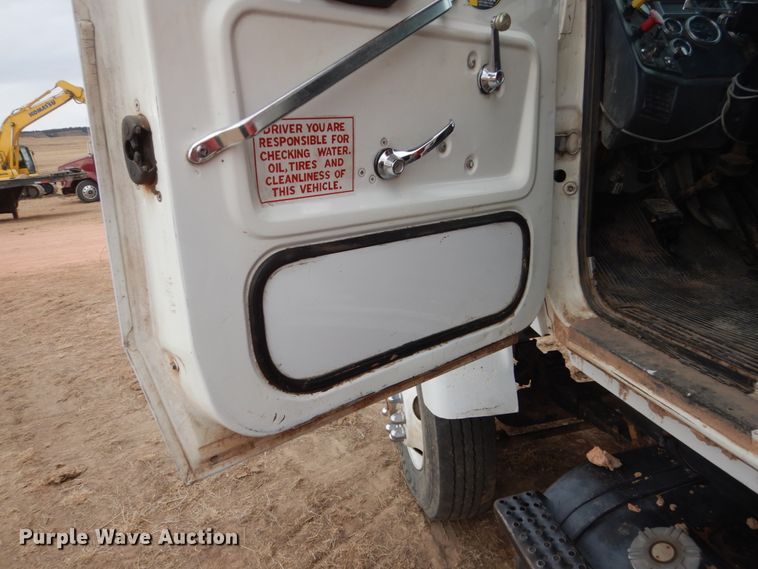 image for item HS9767 1995 Ford LT9000  dump truck