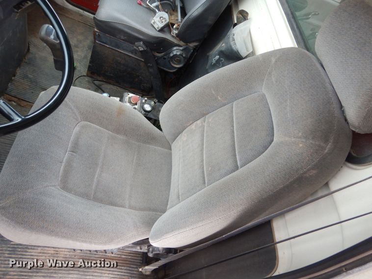 image for item HS9767 1995 Ford LT9000  dump truck