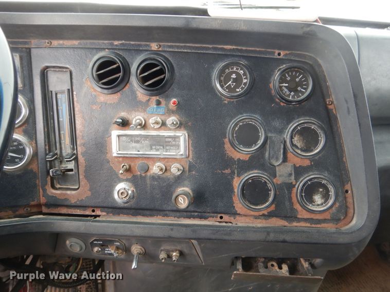 image for item HS9767 1995 Ford LT9000  dump truck