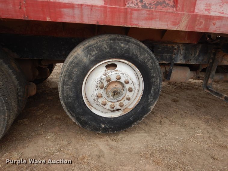 image for item HS9767 1995 Ford LT9000  dump truck