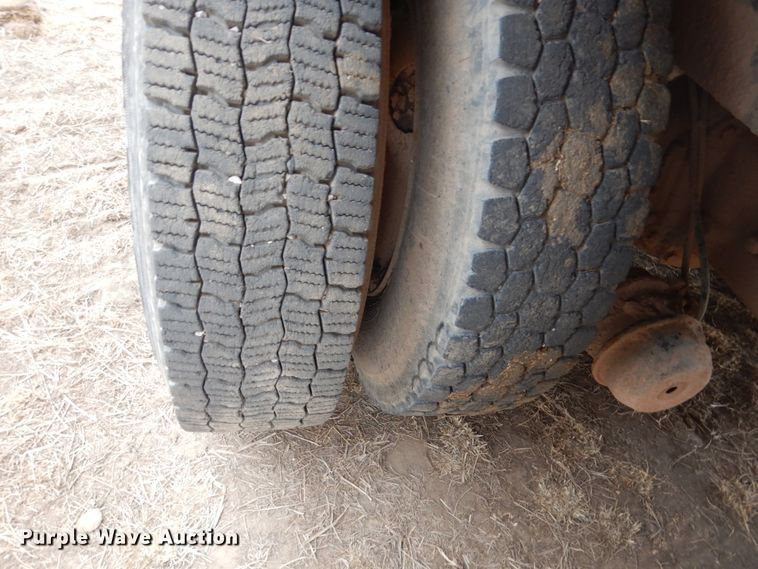 image for item HS9767 1995 Ford LT9000  dump truck