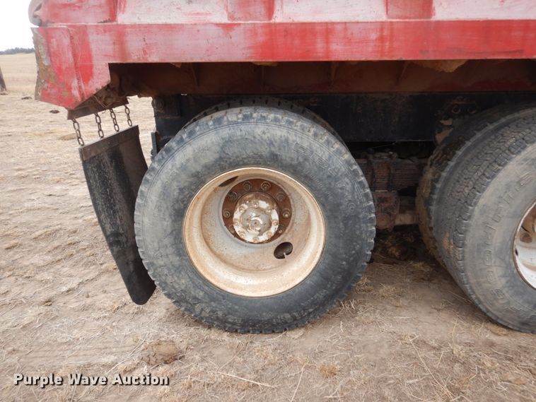 image for item HS9767 1995 Ford LT9000  dump truck