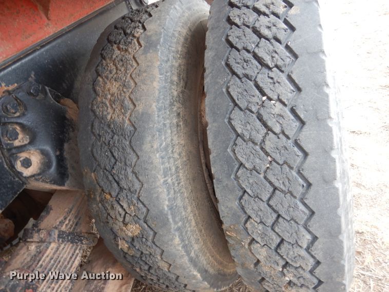 image for item HS9767 1995 Ford LT9000  dump truck