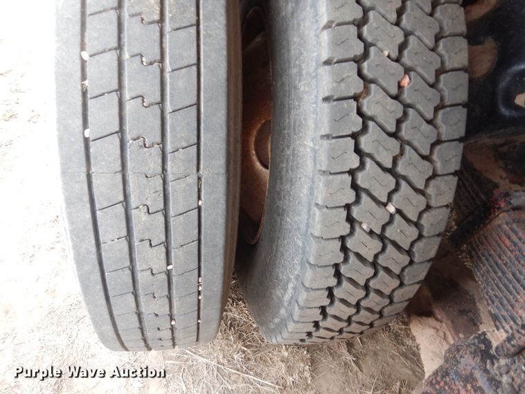 image for item HS9767 1995 Ford LT9000  dump truck