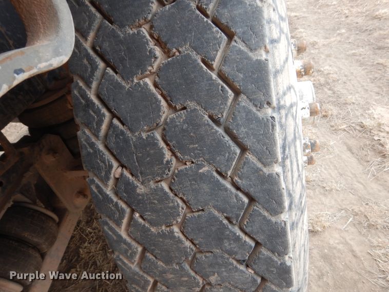 image for item HS9767 1995 Ford LT9000  dump truck