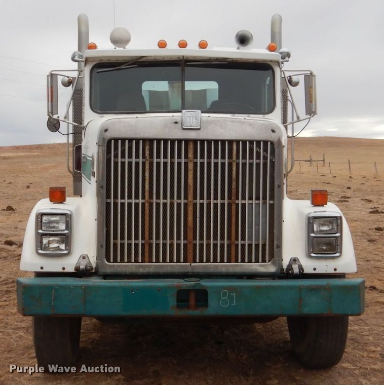 image for item HS9768 International F9370  dump truck