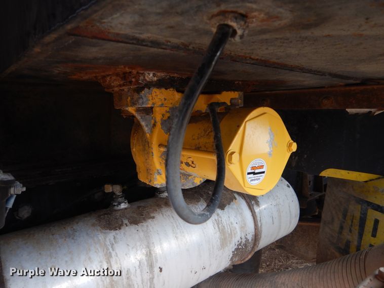 image for item HS9769 1991 Peterbilt 379  dump truck