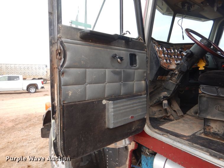 image for item HS9769 1991 Peterbilt 379  dump truck