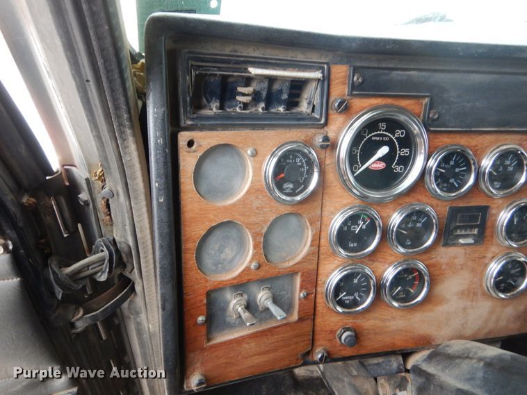 image for item HS9769 1991 Peterbilt 379  dump truck