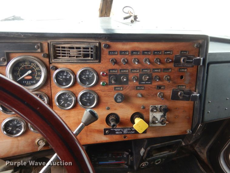 image for item HS9769 1991 Peterbilt 379  dump truck