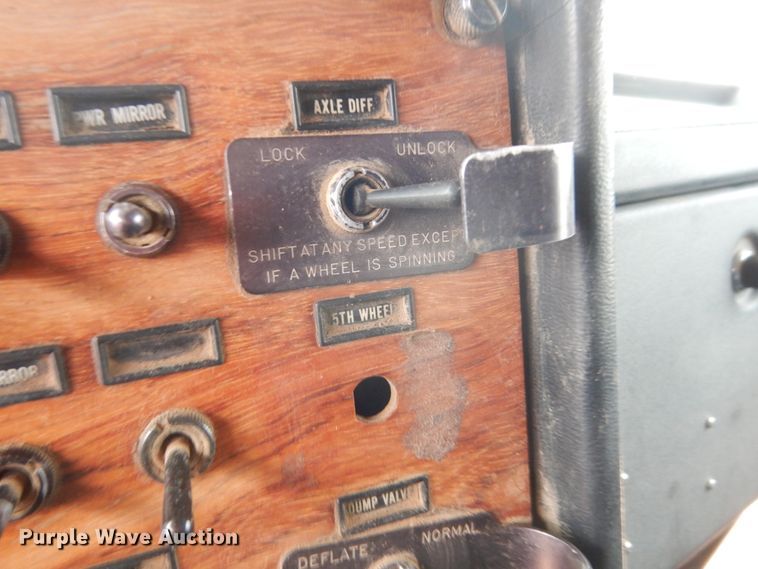 image for item HS9769 1991 Peterbilt 379  dump truck