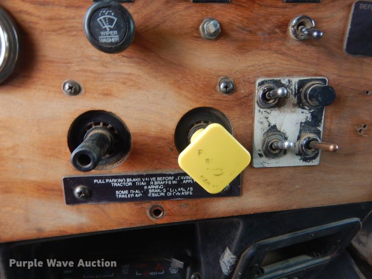 image for item HS9769 1991 Peterbilt 379  dump truck