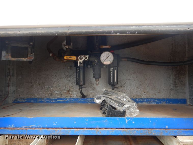 image for item HS9771 1999 Ford F450 Super Duty  service / utility truck with crane