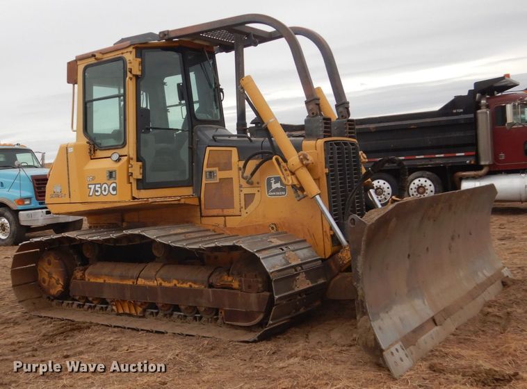 image for item HS9772 2000 John Deere 750C LGP  Series II dozer
