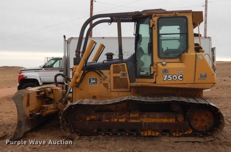 image for item HS9772 2000 John Deere 750C LGP  Series II dozer