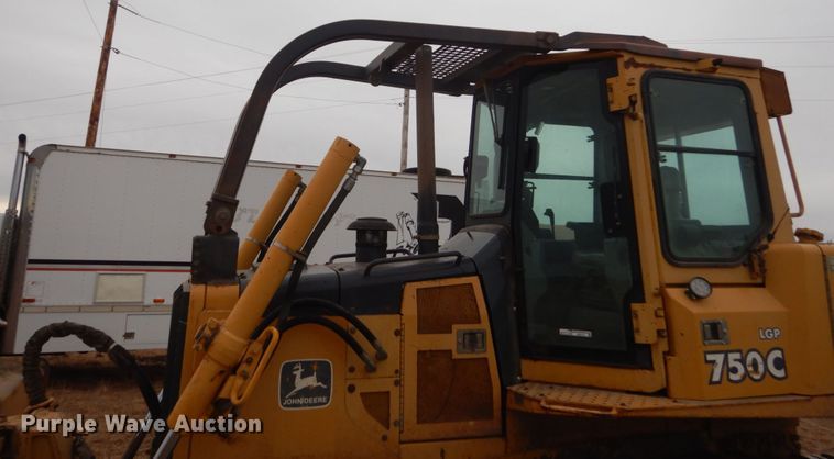 image for item HS9772 2000 John Deere 750C LGP  Series II dozer